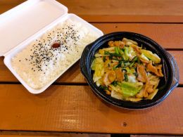 メガ盛り大将軍弁当 下郡店のにら豚